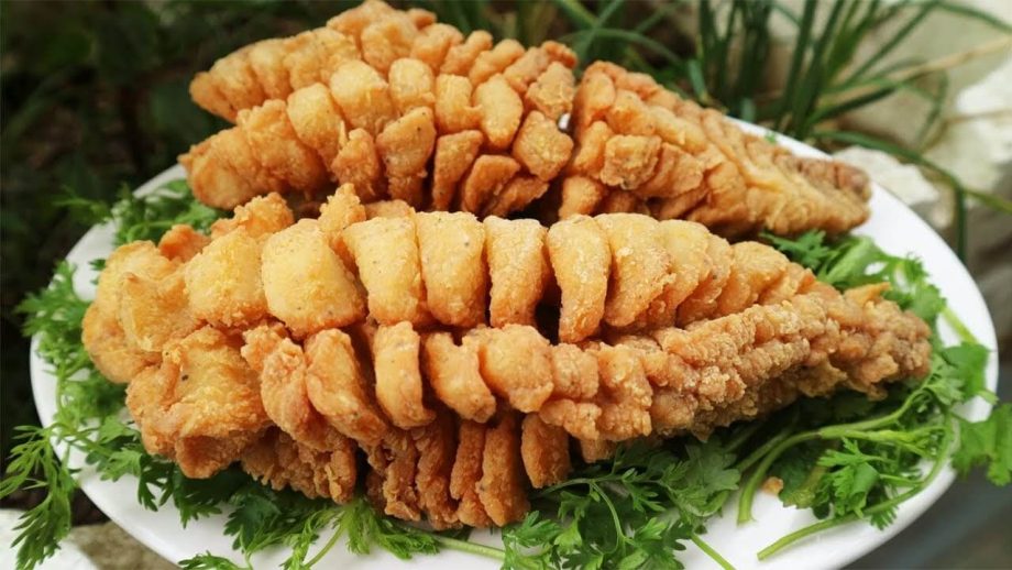 Hoàn thiện món cá chiên xù