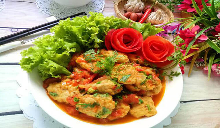 Chả cá sốt cà chua - Món ngon từ chả cá Nha Trang