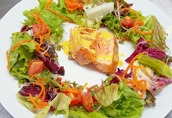 Salad cá ngừ sốt chanh dây