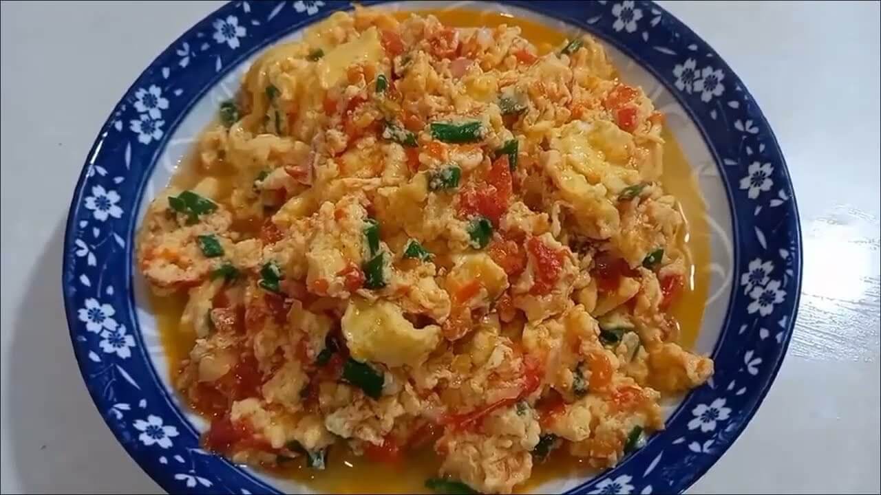 Trứng cá sẽ ngon hơn khi nấu cùng cà chua