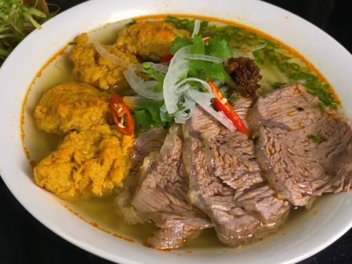 Bún chả cua Huế - món ngon từ chả cua hấp dẫn