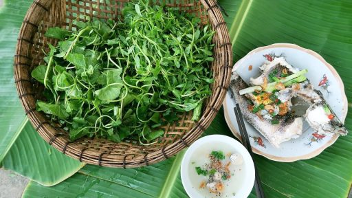 Cháo cá lóc ăn cùng rau đắng là đặc sản ở Sóc Trăng
