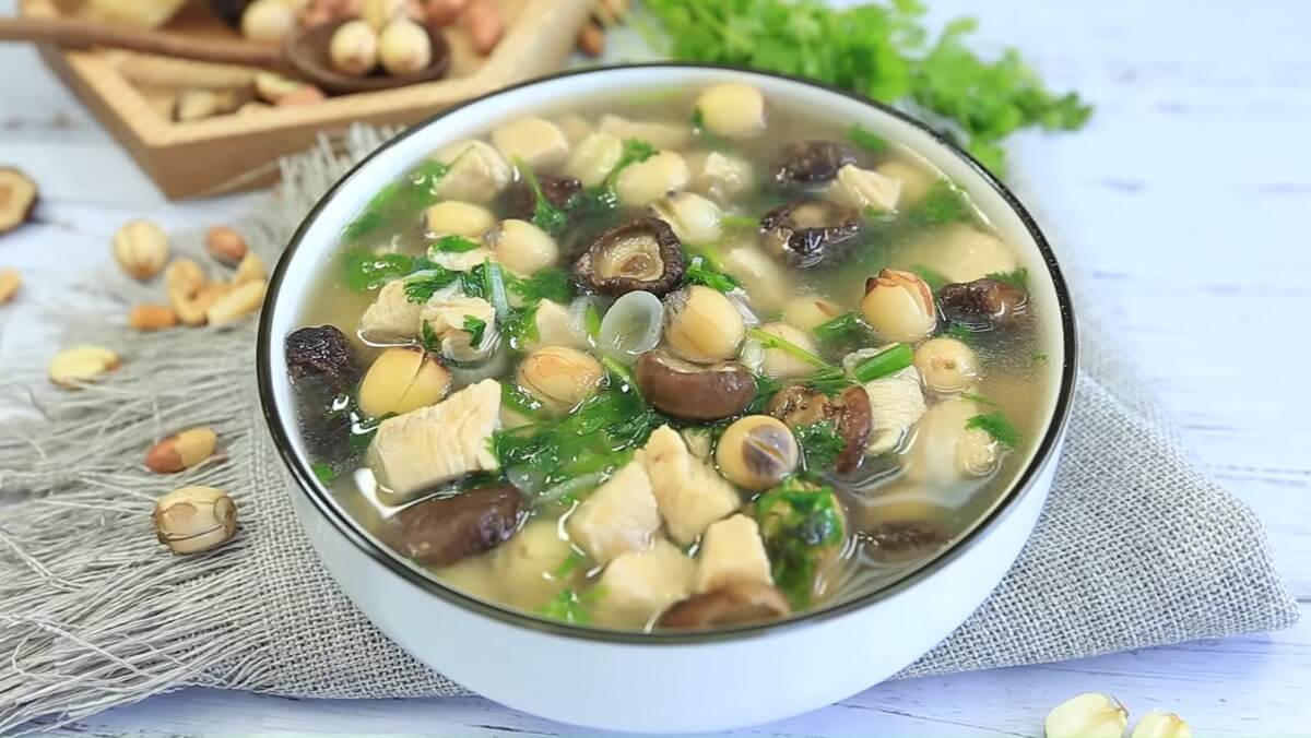 Canh gà hầm hạt sen - Món ăn cho người mệt mỏi