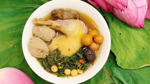 Canh ngải cứu hầm gà